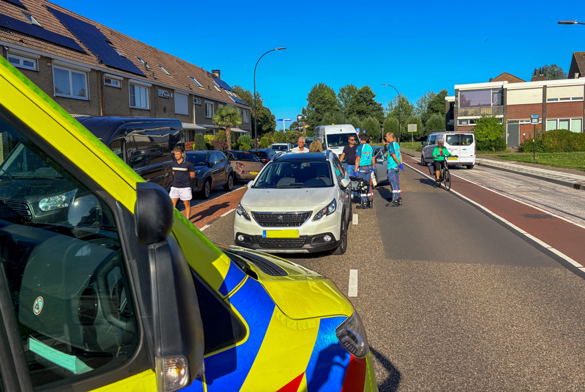 Bestuurster raakt macht over het stuur kwijt in de Saturnusstraat