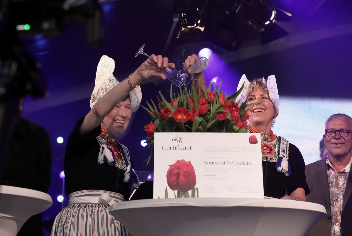 Grandioos 75-jarig jubileumconcert van Volendams Operakoor met bijzonder cadeau