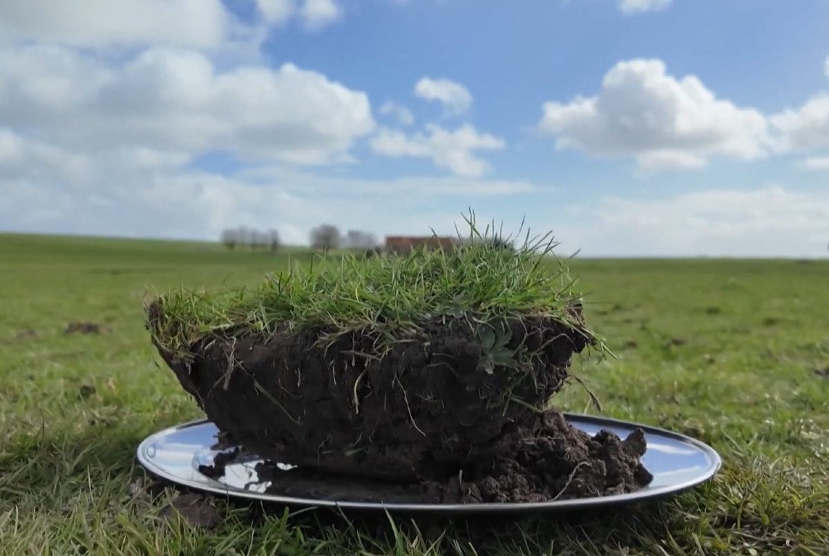 Dijkgraaf in Etersheim: blij dat we laagste punt van Nederland hebben