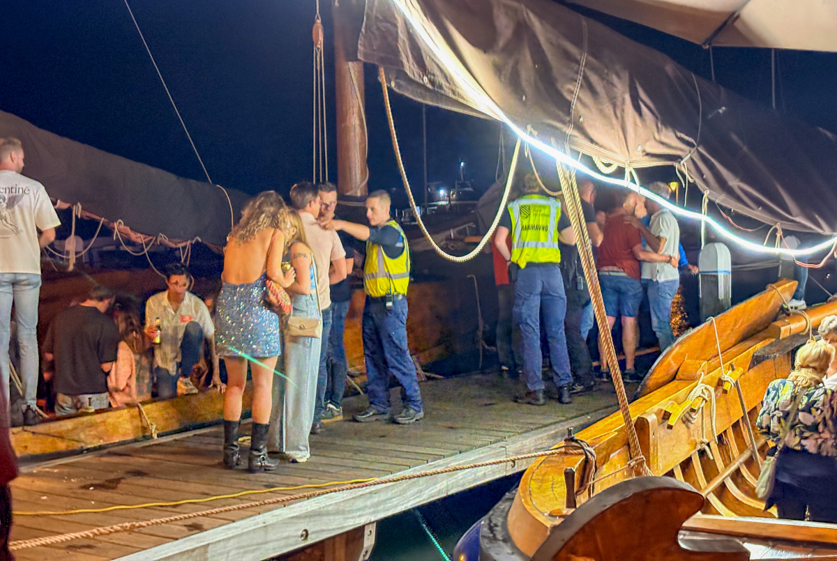 Man te water aan de Haven