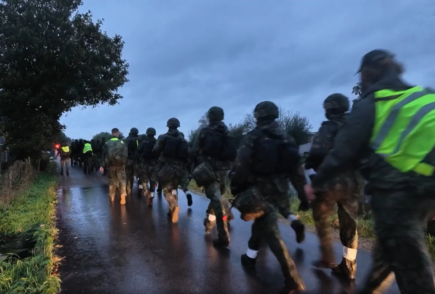 Defensie trekt dwars door Waterland na training van negen weken