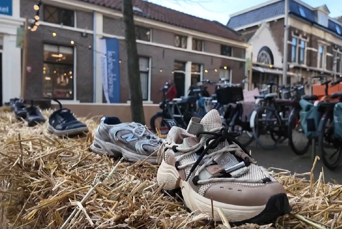 Kinderen uit Purmerend doen recordpoging schoentje zetten