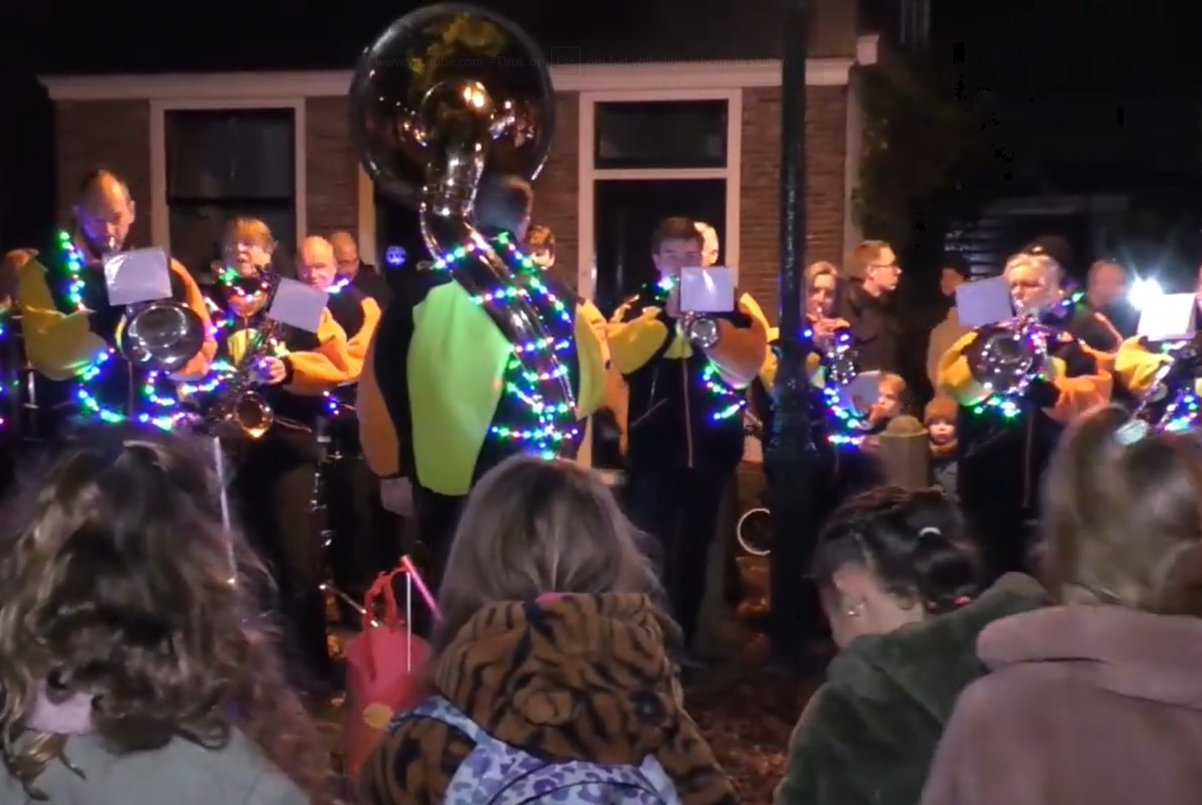 Sint Maarten gaat rond in Edam