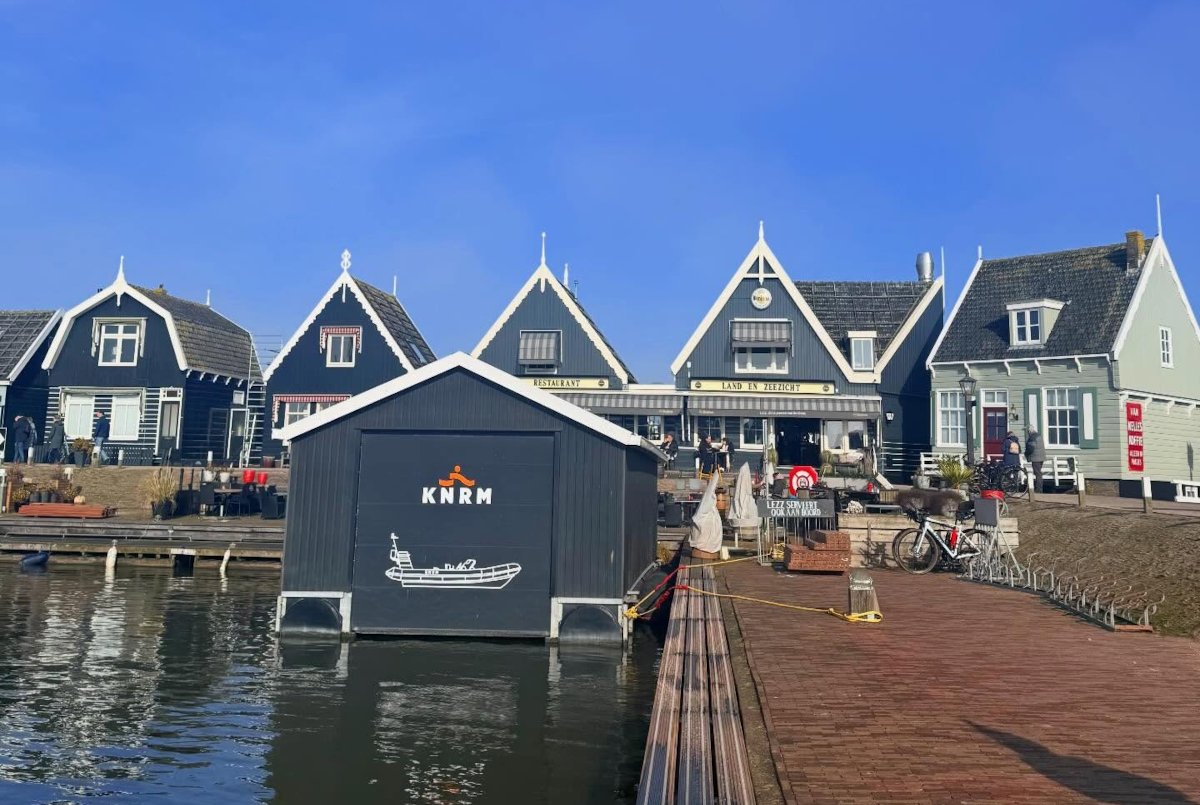 Steiger KNRM Marken wordt vervangen, drijvend boothuis tijdelijk verplaatst