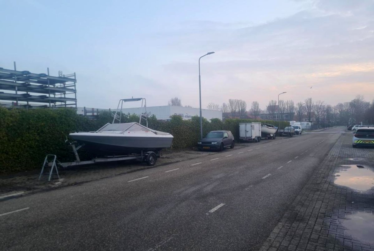 Verwijderen van aanhangers in de Nijverheidstraat