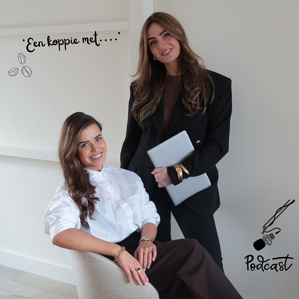 Iris Klein en Simone Smit van de podcast Een Koppie Met